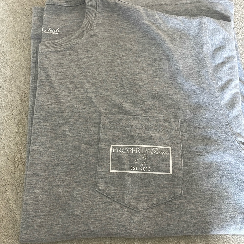 Properly tied tailgate tee XL